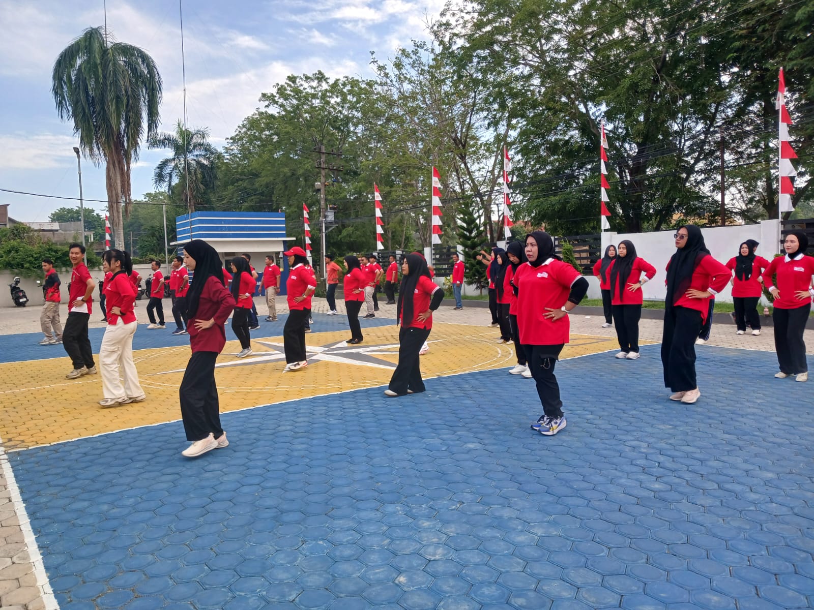 Pelaksanaan Senam Sehat Pegawai KSOP Lsm